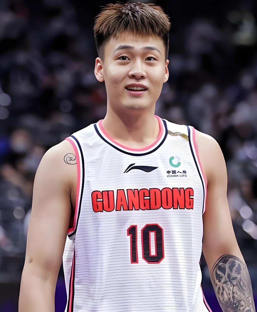 赵睿可能以租借形式回归广东宏远
        据北京媒体透露，由于北京首钢签入