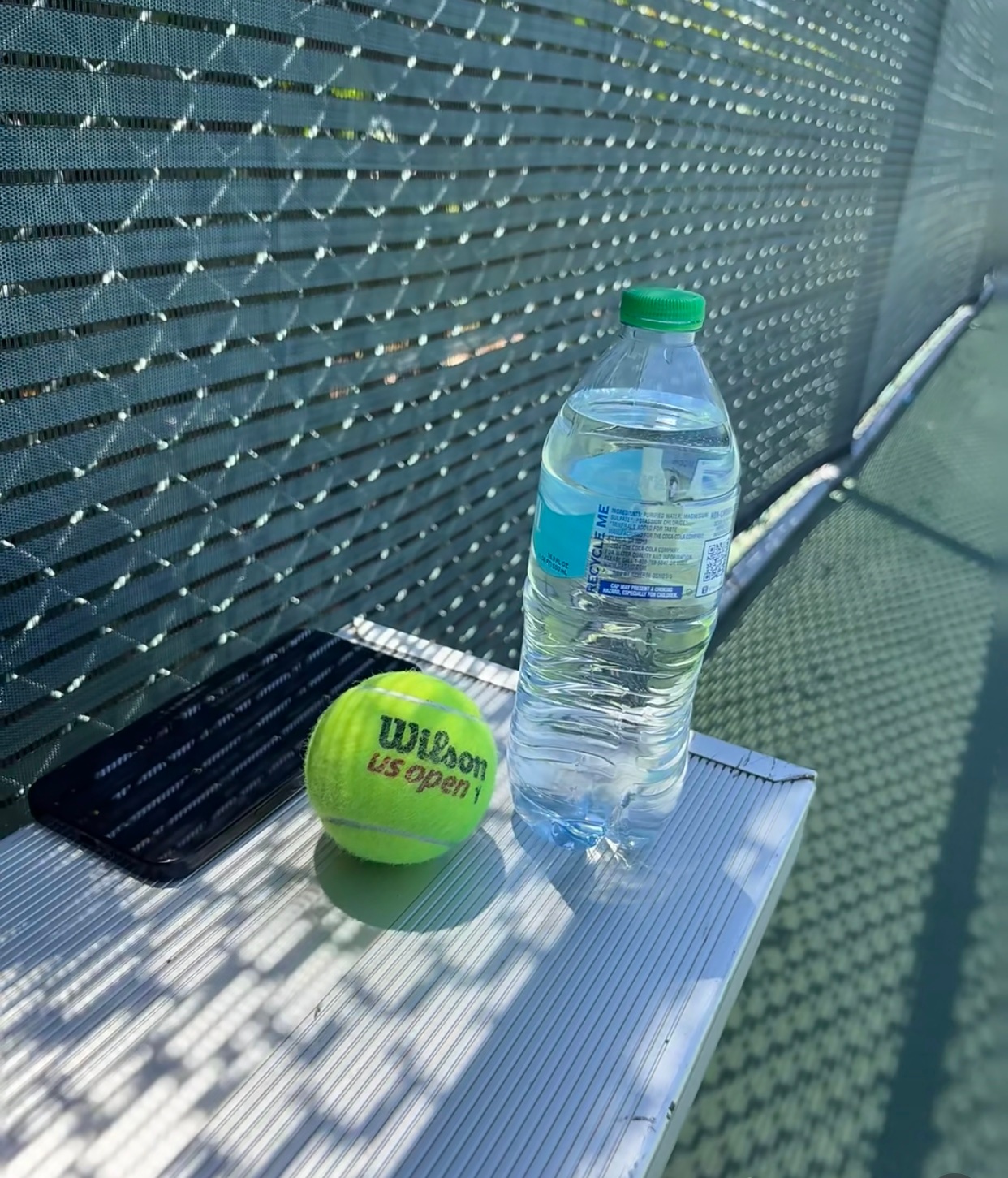 网球人就这样心甘情愿受冻人一旦开始打网球，就会完全爱上挥拍的感觉！今早睡醒毫无预