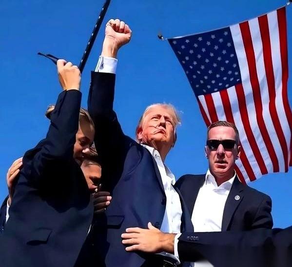 就差那么一点点，开道的警用摩托，就要和总统的车亲上了。
我看到这消息，第一反应是