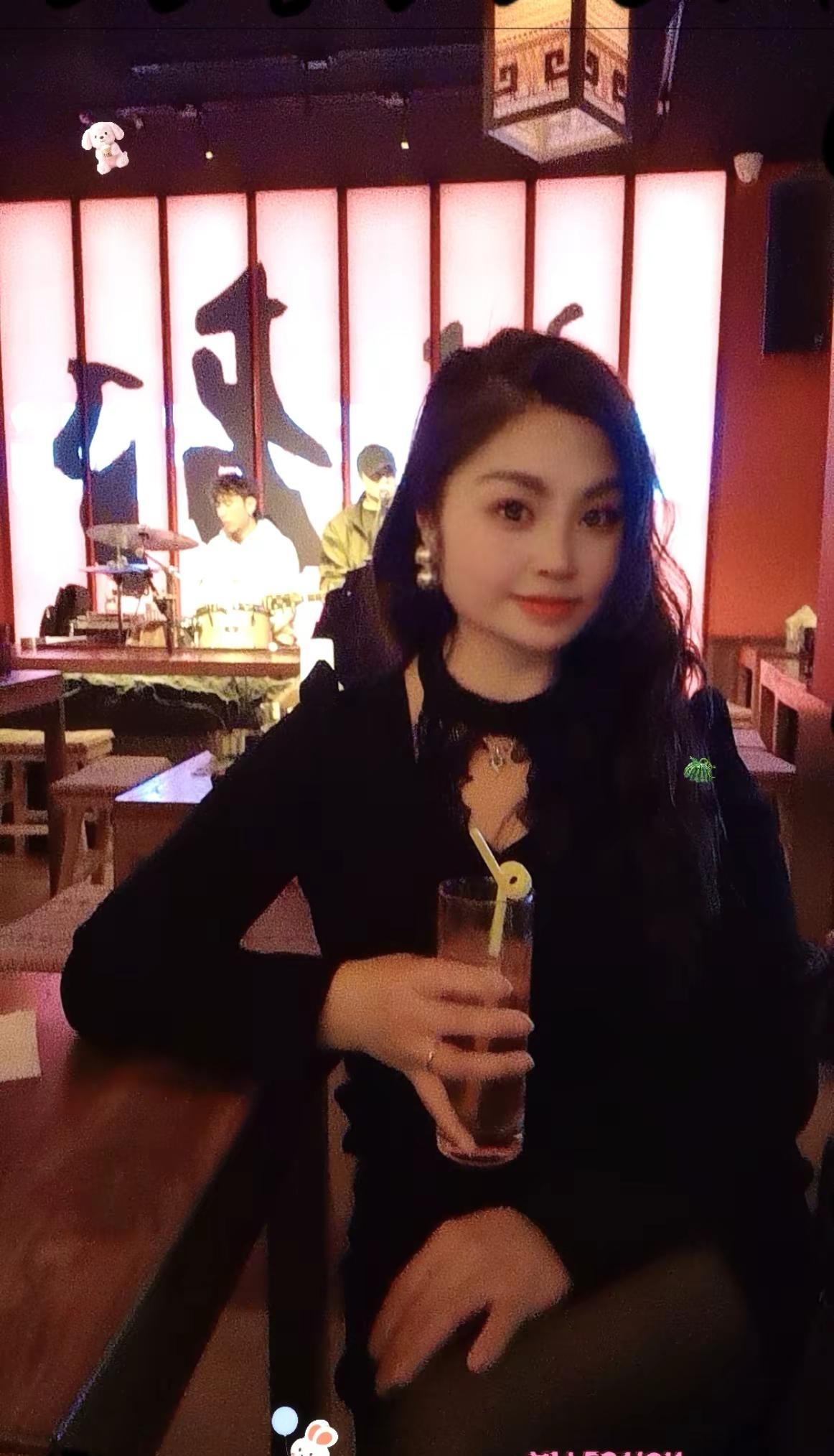 微醺是烟火，清醒是生活，生活需要偶尔放松，听听音乐🎶，小酌两杯