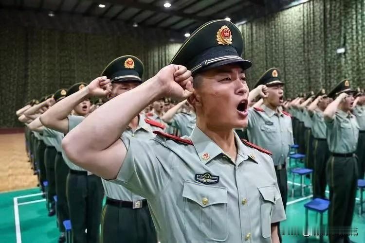 大专生当兵分到武警，是不是只能干2年走人？

每年当兵分到武警的人最多，但很多家