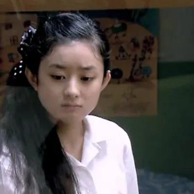 赵丽颖粉丝说金婚中的多多是赵最原始的模样，但金婚是2007年拍的，她参加雅虎搜星