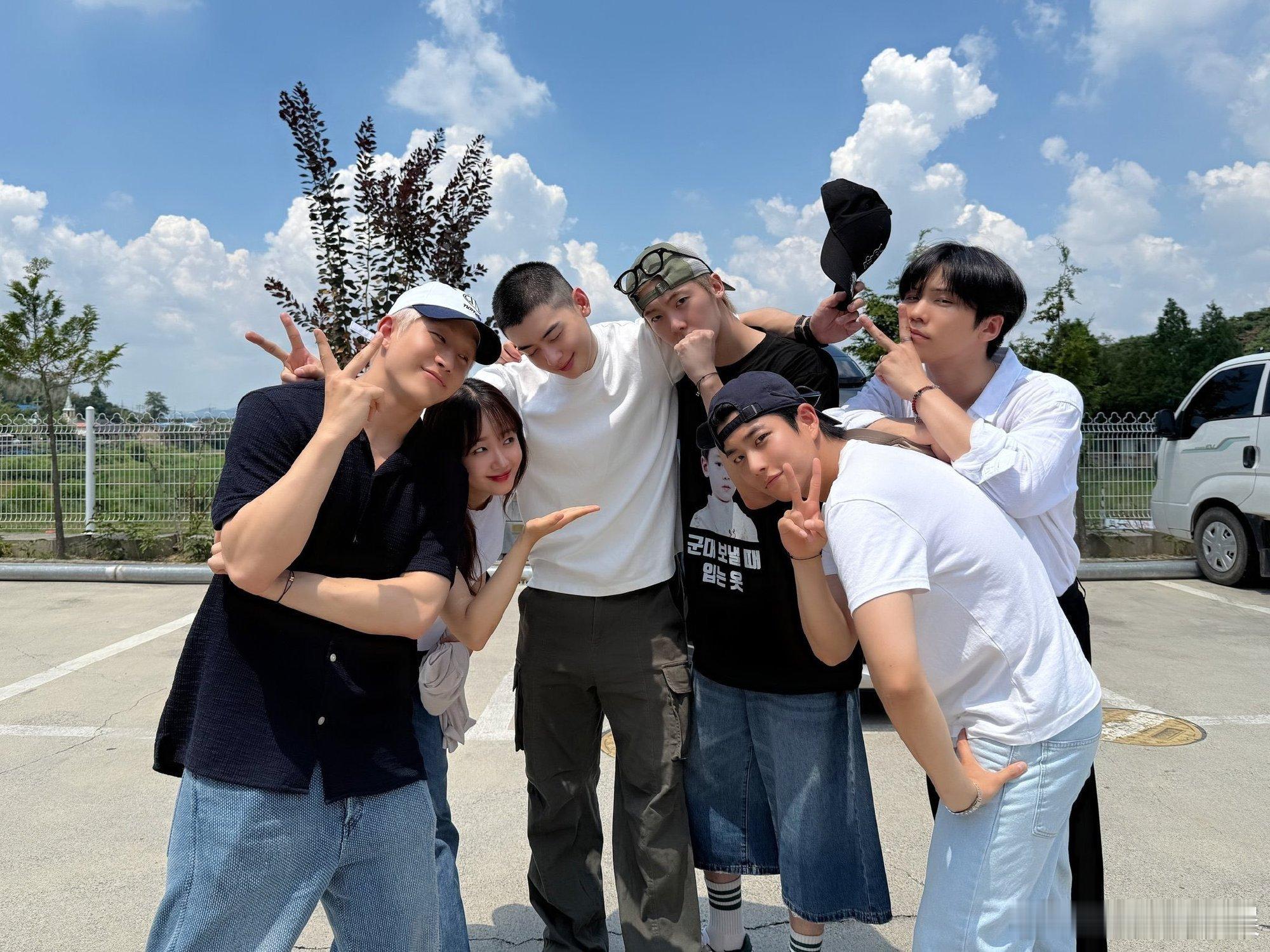 ASTRO一起送车银优入伍 来送车银优入伍的ASTRO x 磪有情，我们饭他舅f