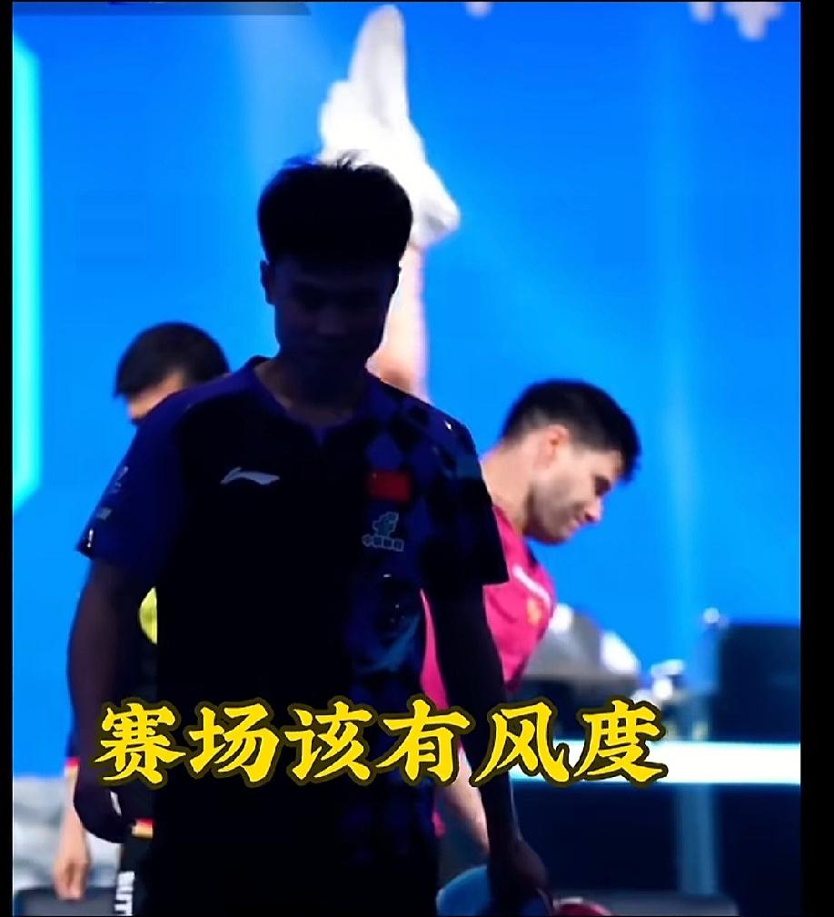 奥恰洛夫这下真憋屈了，
不是因为他比赛输给了谁，而是因为周启豪都让他一个球，自己