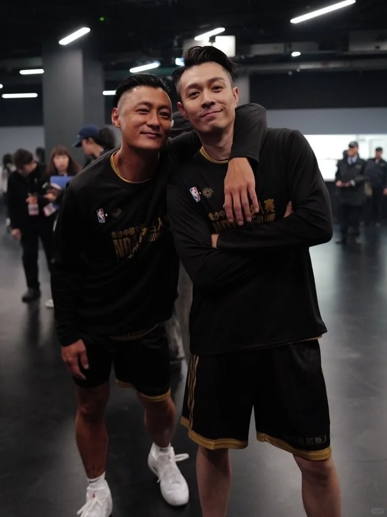 余文乐周柏豪罕合体打篮球，曾传兄弟俩为女生反目 	 余文乐与周柏豪昔日...