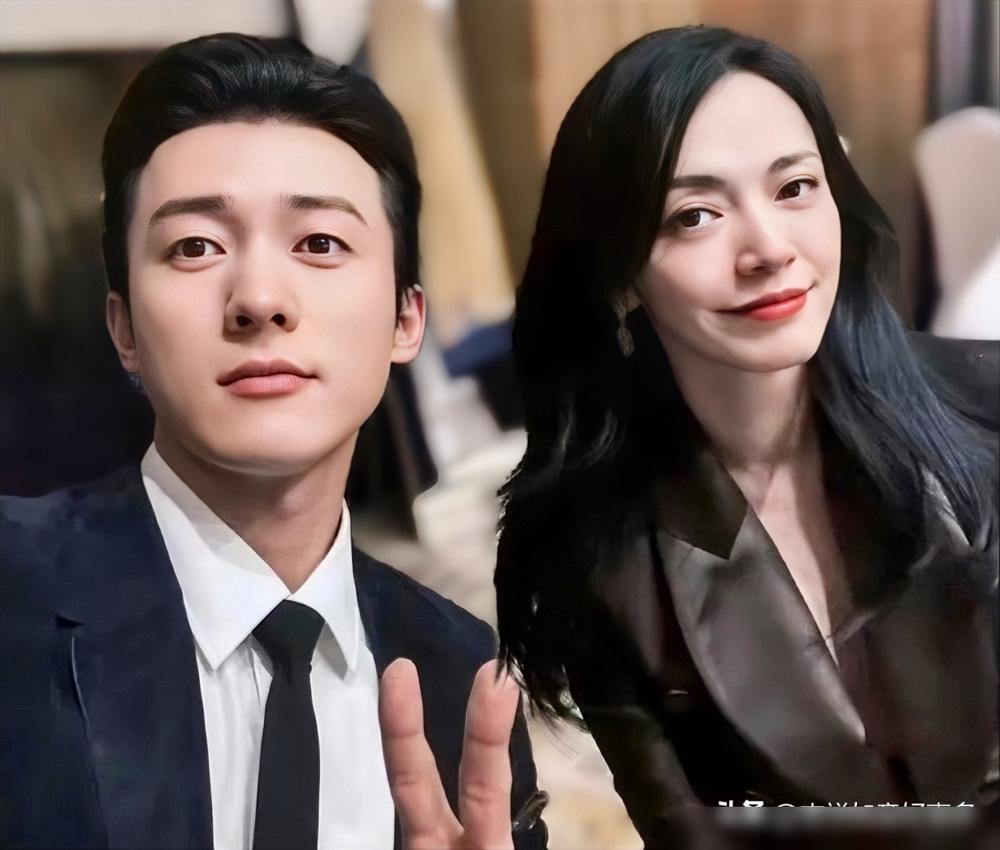 姚晨和曹郁刚官宣离婚。
 
早在2021年左右就办完手续，怕影响俩孩子，瞒到现在