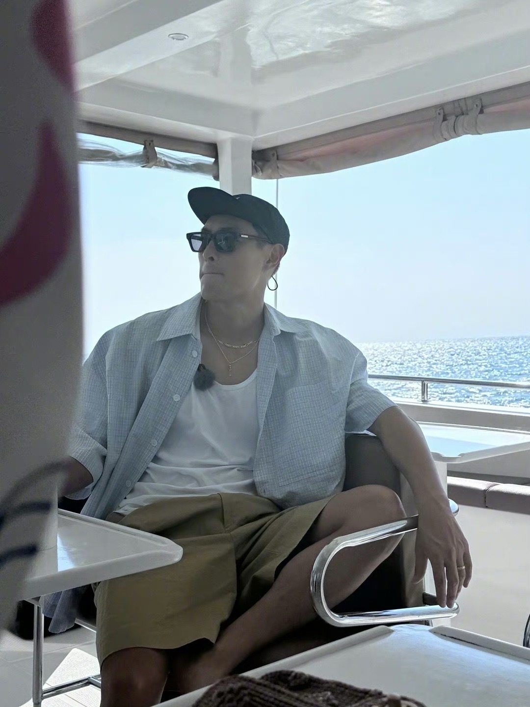 杨祐宁的live图里秦岚真的不是在跟辛芷蕾掐架吗[允悲]“哎呀妈呀，谁想撸你包了