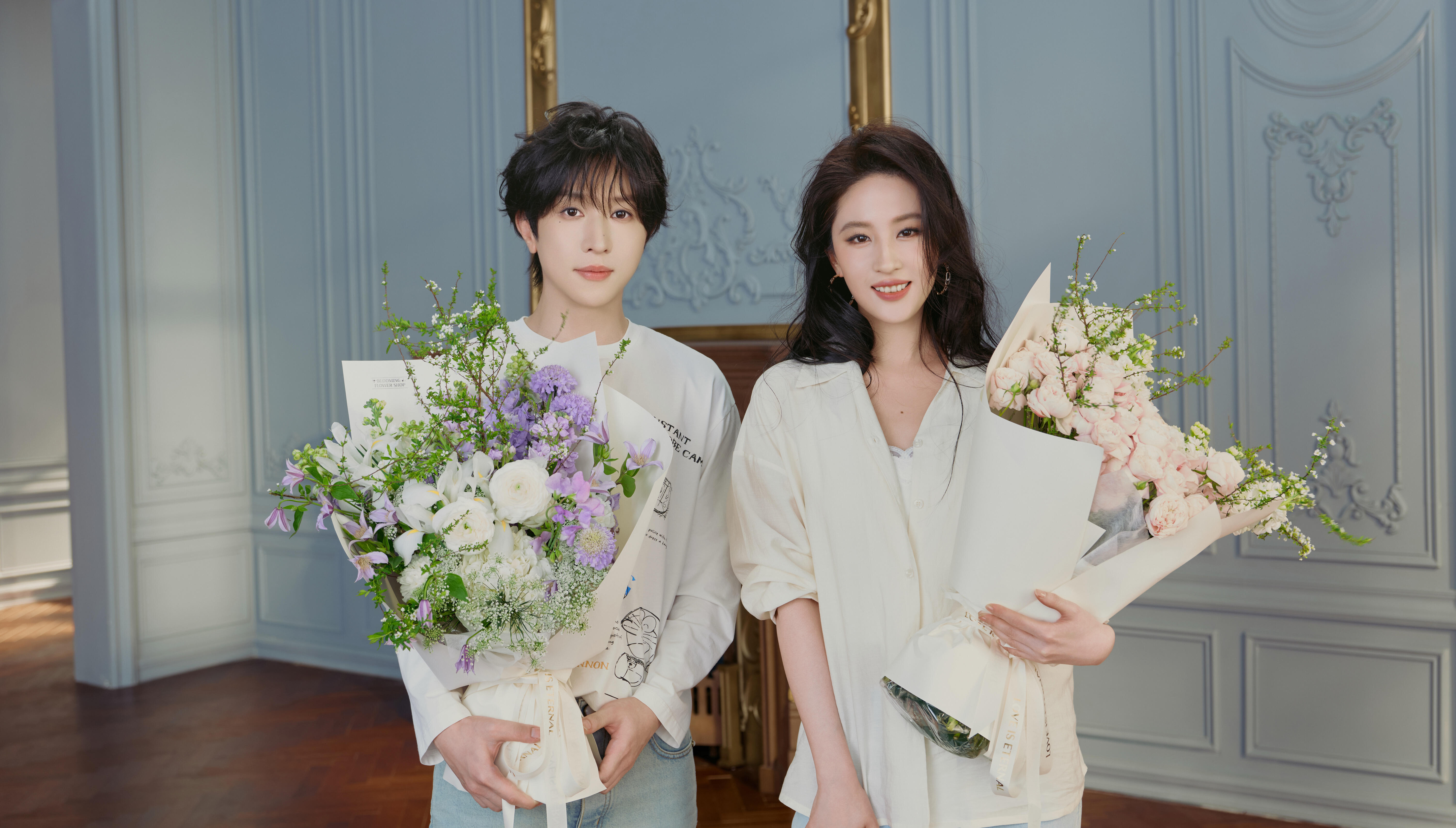 捡到新图速来围观猫人全球品牌代言人刘亦菲