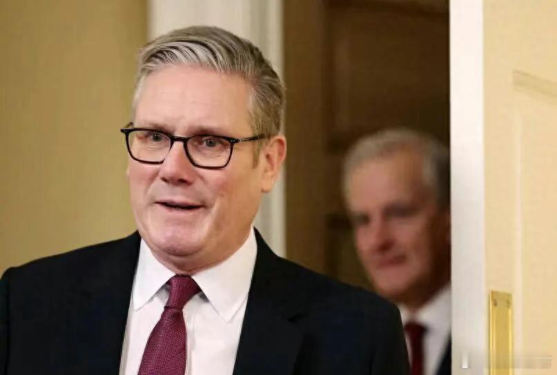 中国直接把桌掀了！英国访华行程黄了，荷兰823亿大单没了一手好牌，打得稀巴烂！说