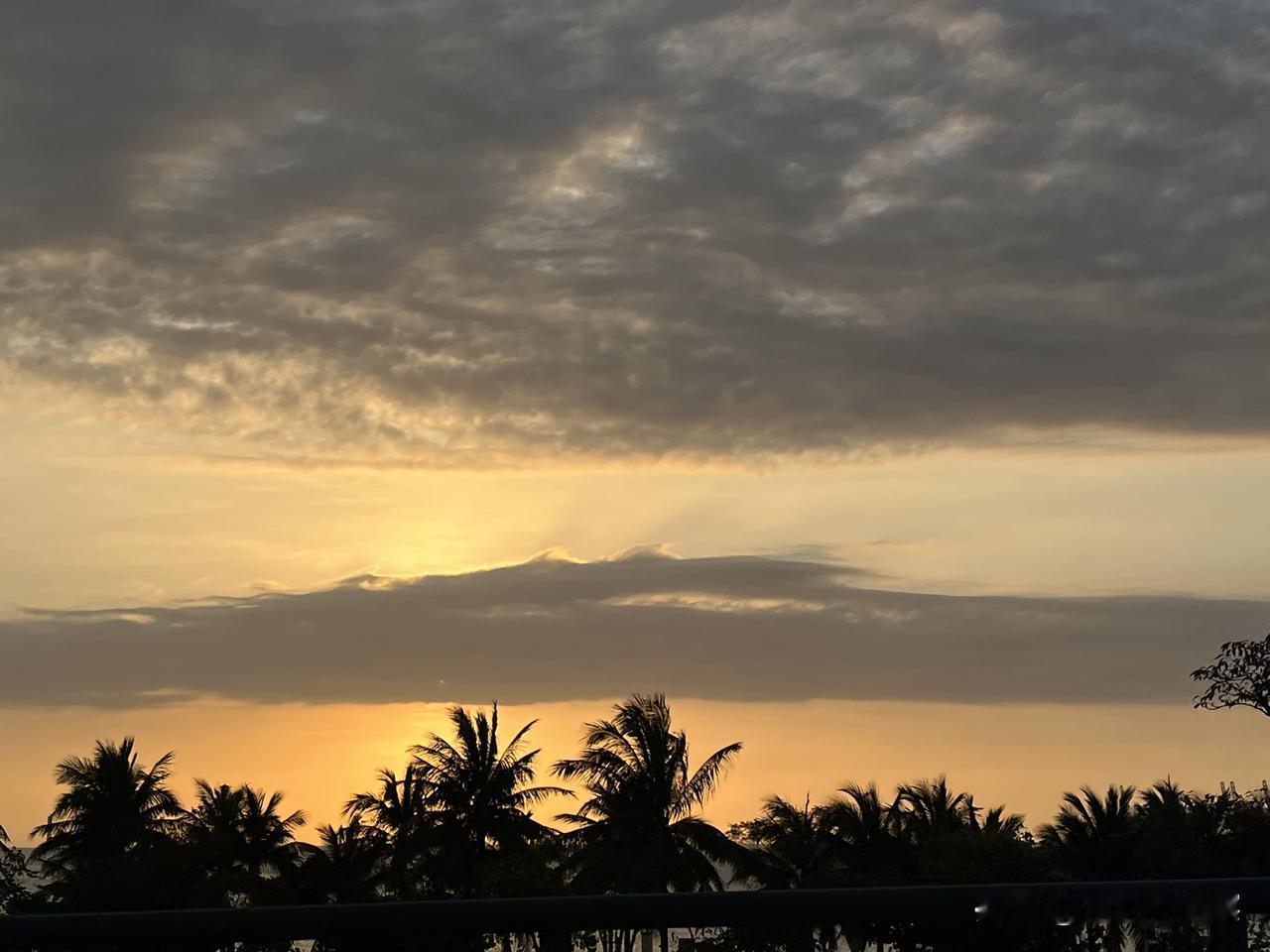 偶遇的美，何尝不是永远的惦念。
世界的美景千千万，遇见的方是观瞻。即将成为国际贸