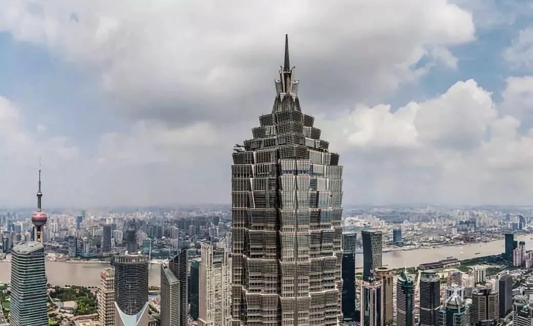 中国金茂以上海金茂大厦31-50层办公区域、88层观光大厅及地下车库作为抵押，贷