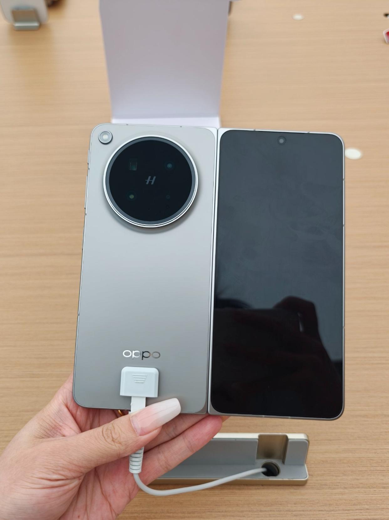 急！全网蹲一个Find N6钛色1TB
手里的旧iPhone升级了iOS 26，