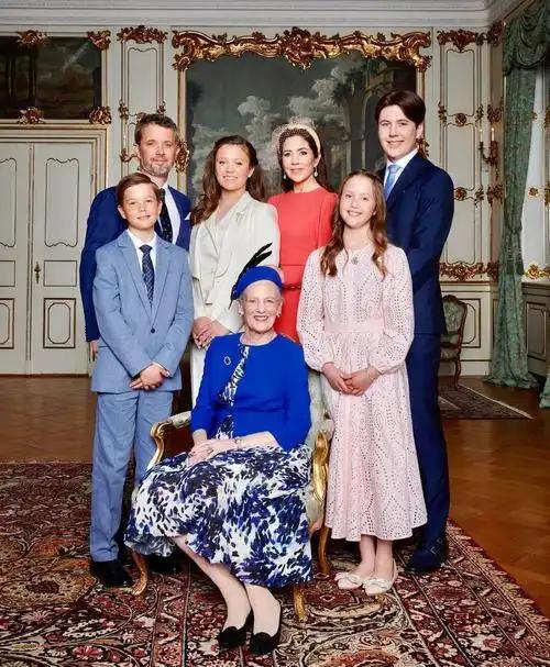 爱国版封批美人，国际版深宫怨妇，明明是王后出轨保镖，他却光明正大闪耀葬礼，甚至带
