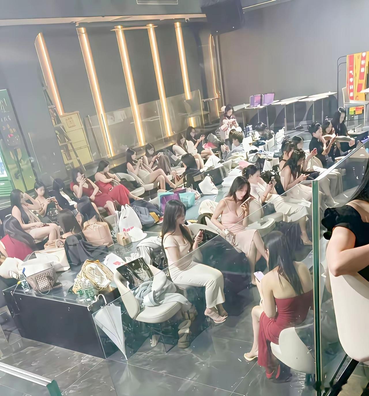 她们应该都是单身吧？ 