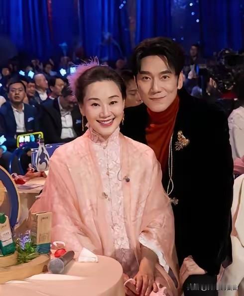 林依轮甩掉人老珠黄的发妻，转身娶了选美冠军西华，婚后他将600万积蓄全交给老婆保