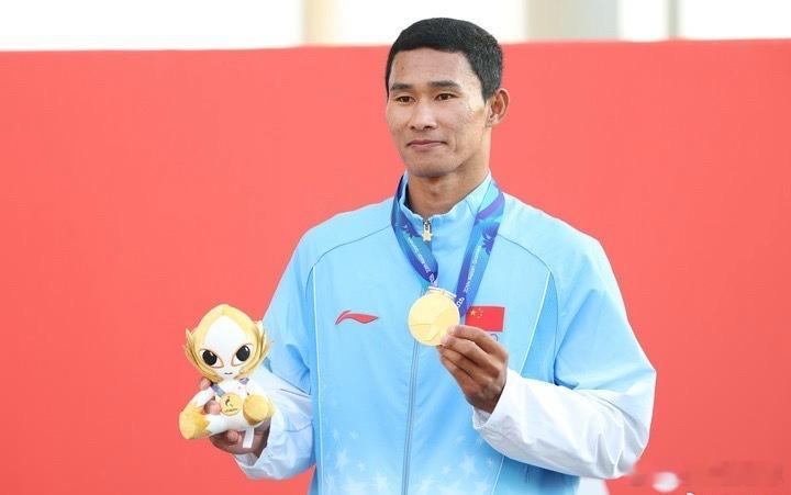 毕焜亚运会闭幕式旗手中国代表团官宣：帆船运动员毕焜担任亚运会闭幕式旗手。毕焜本届