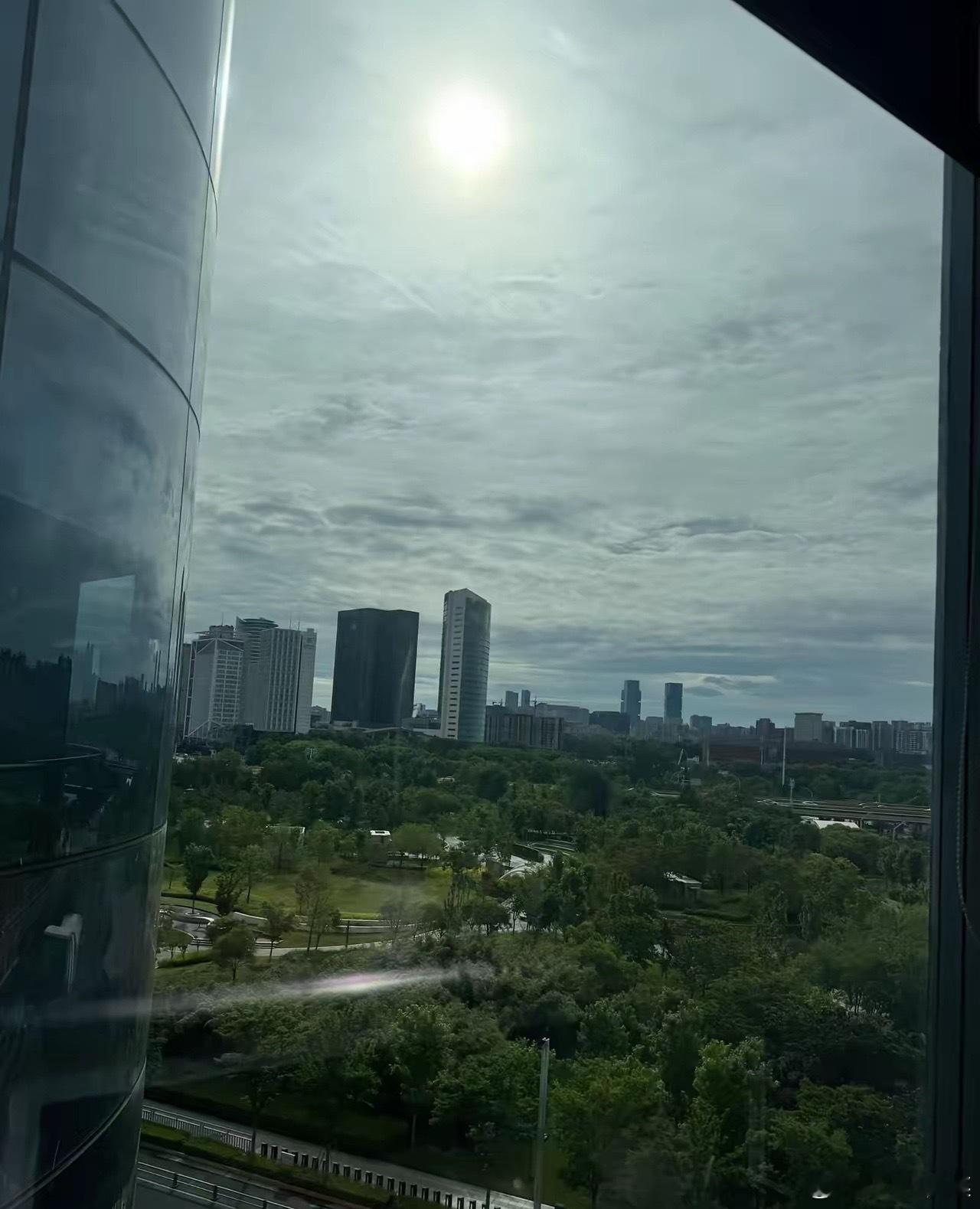 商鞅最坏的地方，不在于他制定了严酷的刑罚，而在于他从根源上把“国家强大”和“百姓