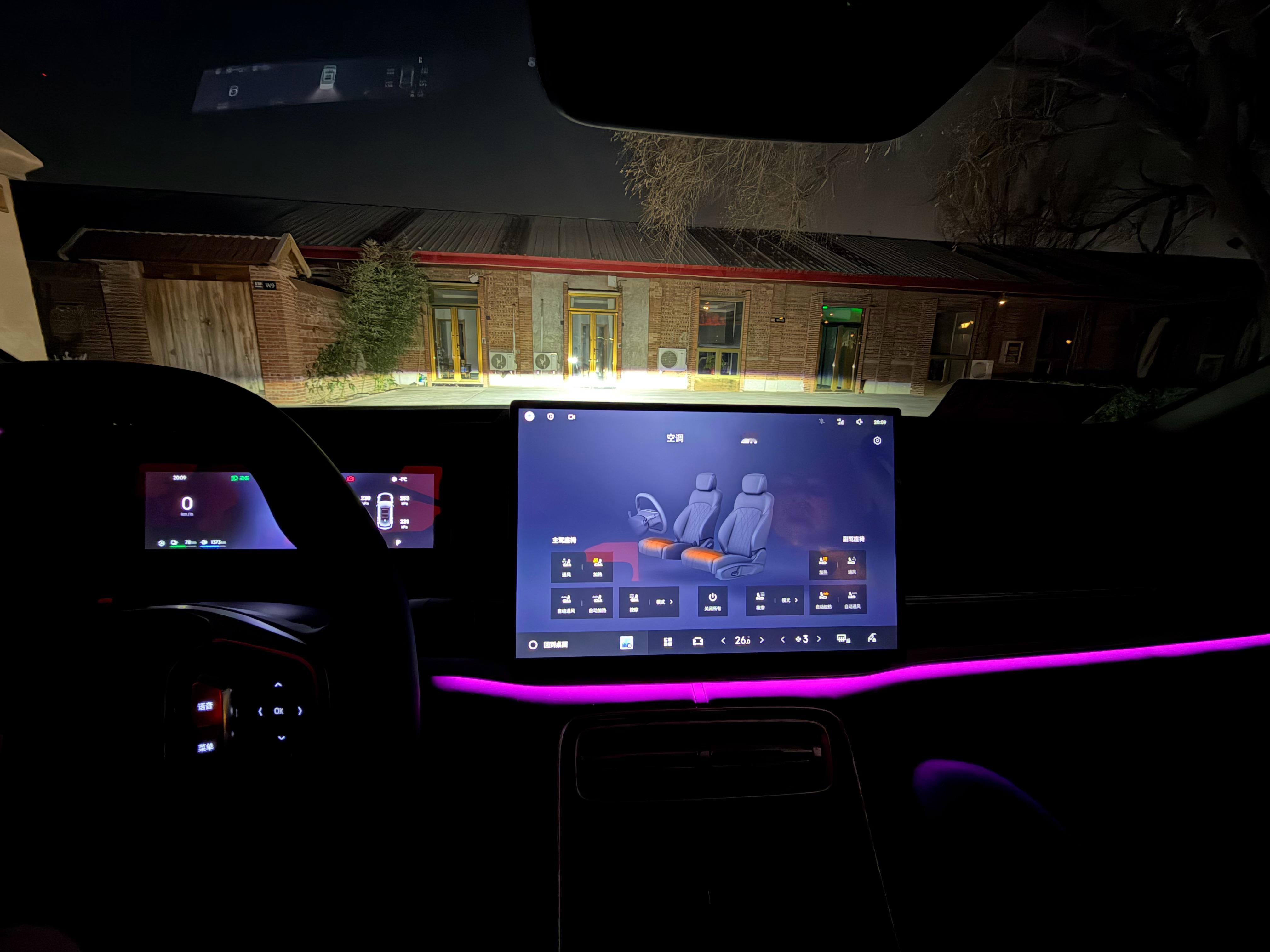 10万块钱的车，这配置，真是，顶！ 