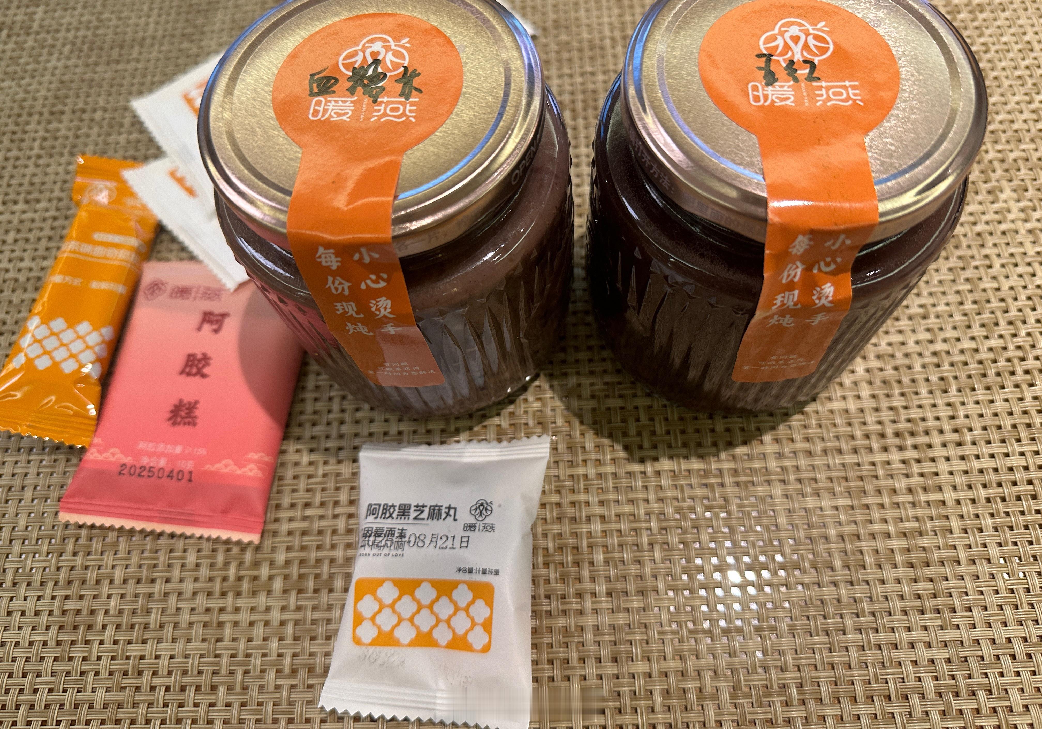 来自闺蜜的暖意～鲜炖燕窝红糖水送上门。治疗我的偏头疼。出差前要好起来！ ​​​