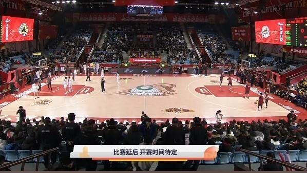 吉林和山西比赛拖延，据说是地板漏水，场馆设施老化防不胜防


这就是比较严重的意