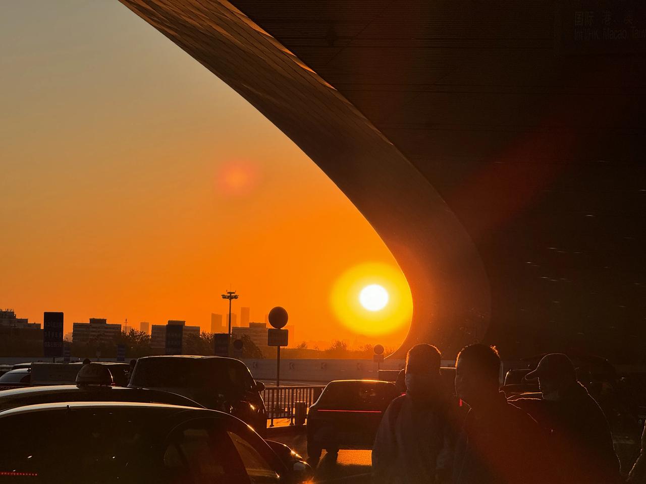 没有长焦悬日不代表不行，华为苹果拍夕阳对比，都是今年的旗舰机，都是5x直出，你觉