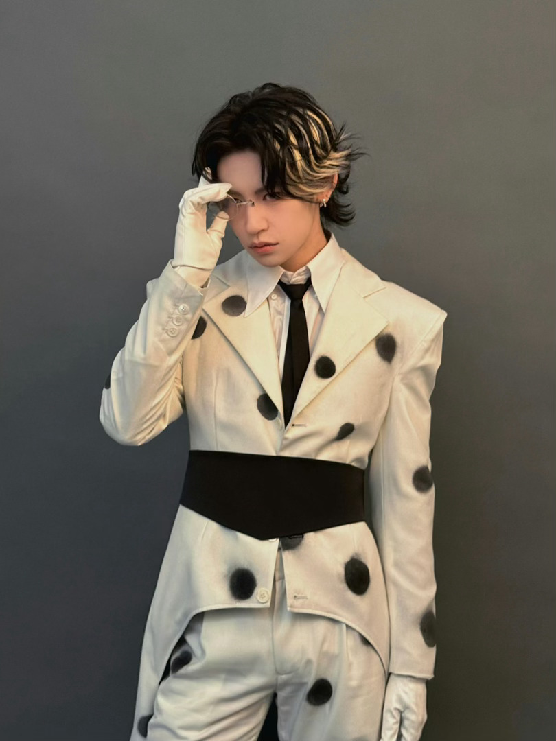 小鬼人品永远是他的加分项 小鬼细节见人品含金量还在上升舞台上是酷拽rapper，