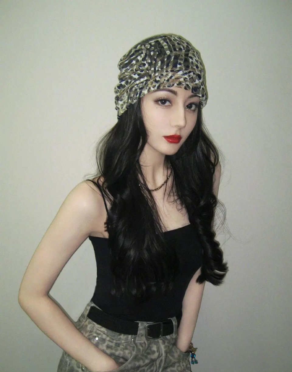 迪丽热巴这妆造越来越看不明白 ​​​