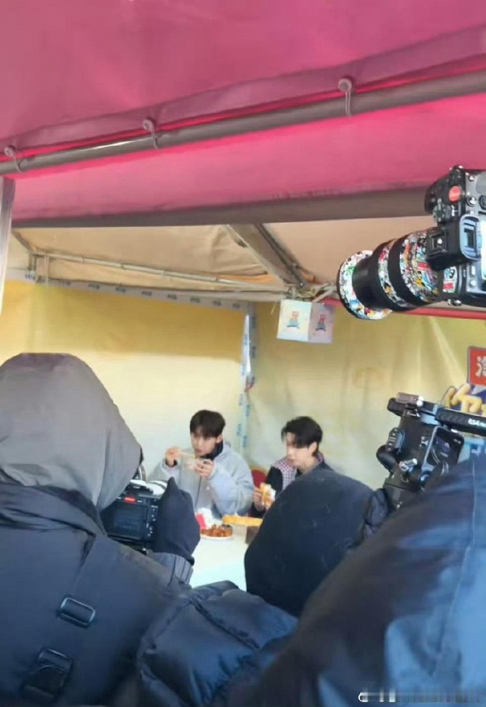 唐九洲长春录制光顾吃了你好星期六唐九洲看唐九洲在长春录《你好星期六》疯狂吃家乡菜