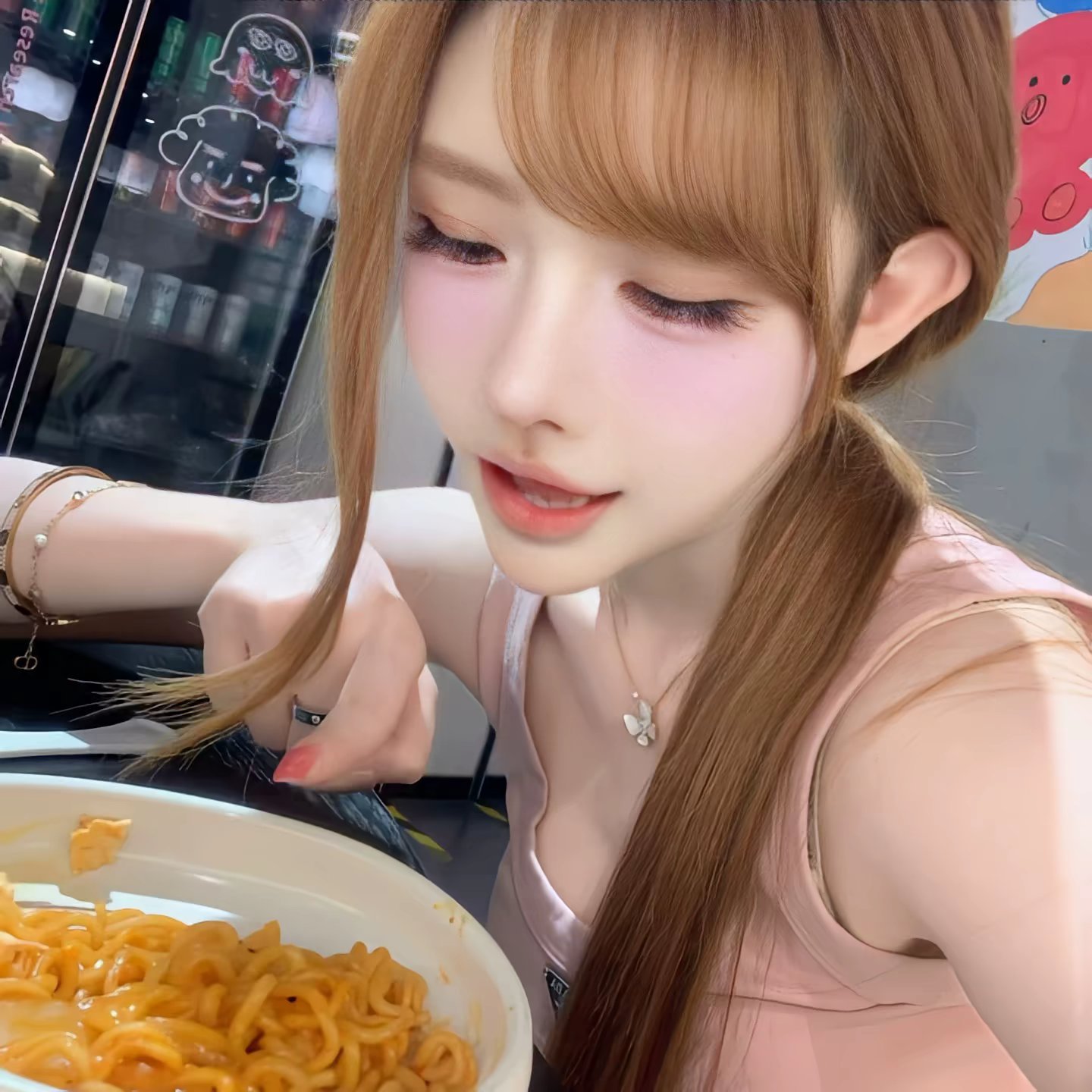 𝑾𝒆𝑪𝒉𝒂𝒕｜头像分享｜女生头像｜氛围感女头｜优质女生头像 