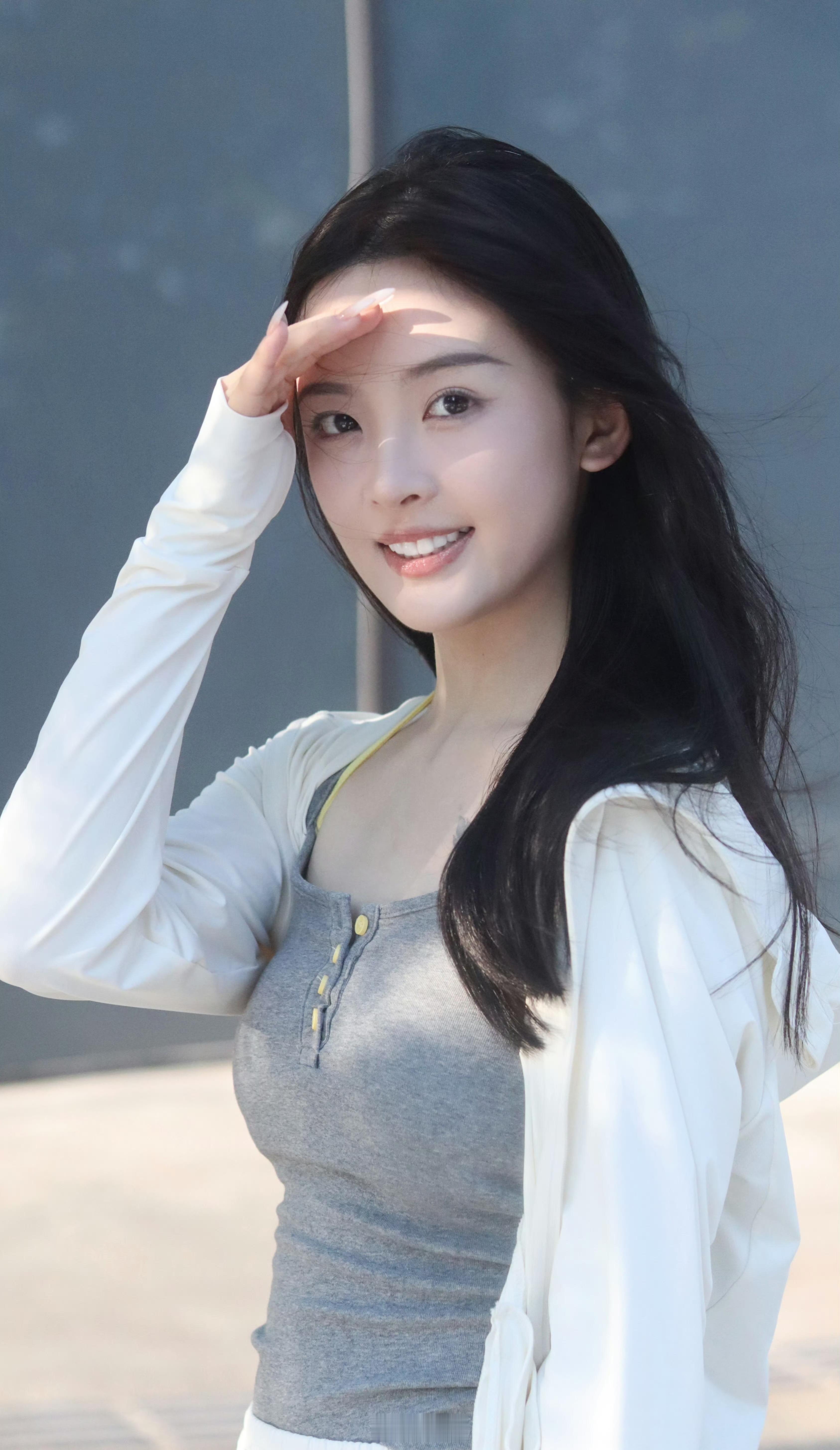 光影交错间的女孩 ​​​