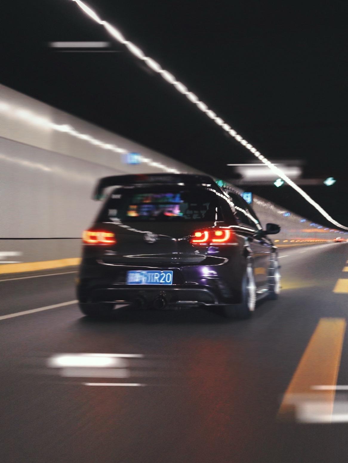 夜游中。