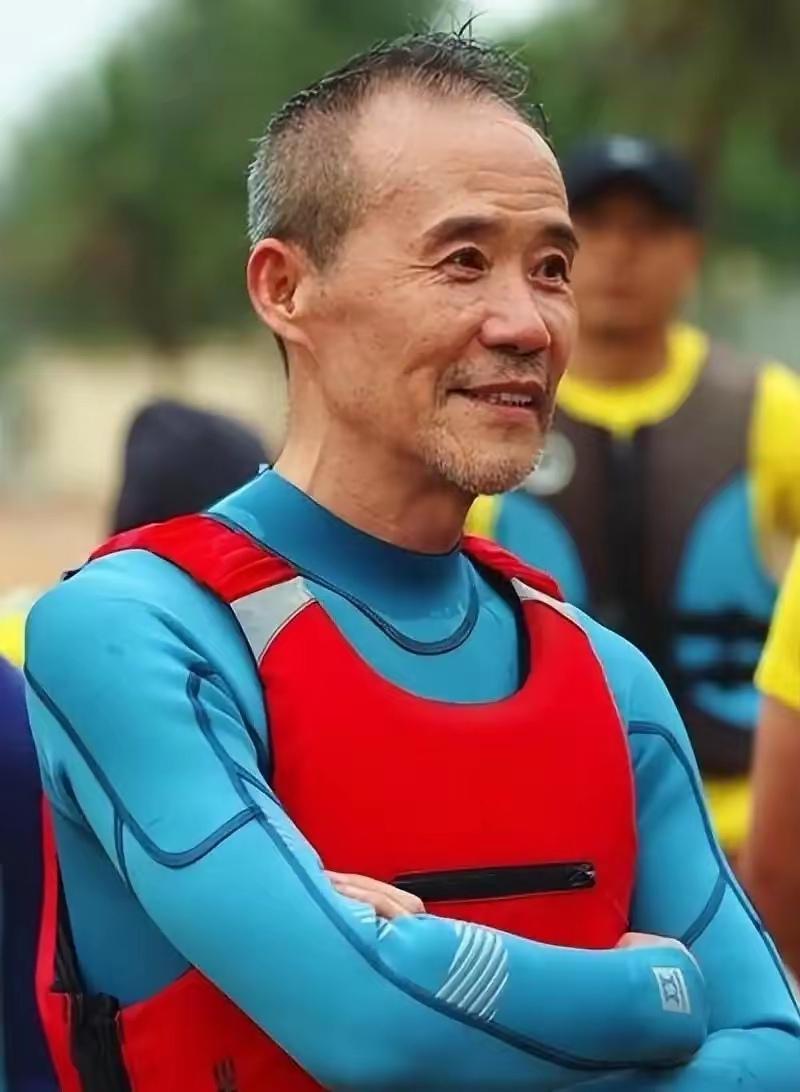 天天爬山攀岩健身的网红出事为何不少人祈祷“但愿不是真的”？

有网友说真不希望他