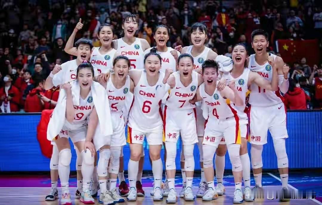 中国女篮现役国家队的五朝元老：

1、李梦——前锋
2、韩旭——中锋
3、王思雨