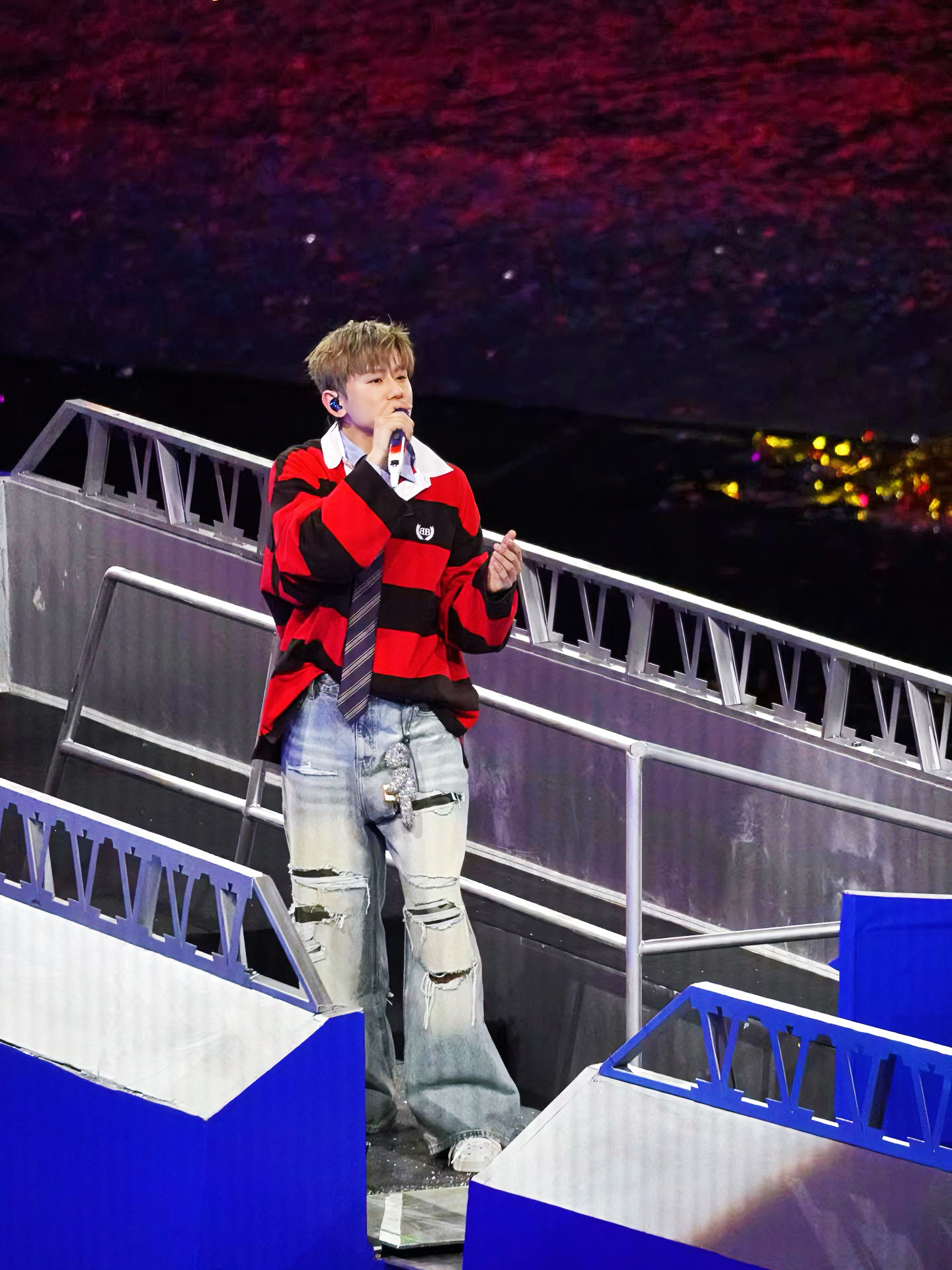 张杰鸟巢舞台美成啥样了张杰粉丝怎么不早说只能说是路人看了都会后悔没去的程度！这鸟