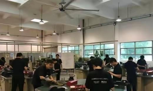 德国安的什么心？德国把好几个国家级重点实验室搬到了中国，而且是整个团队带家属过来