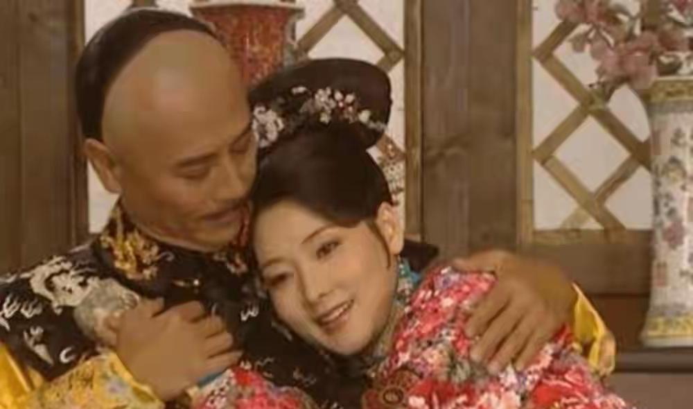 孝庄输在哪？为何皇太极独宠大龄海兰珠？一个“致命优点”害了她。
 
孝庄和海兰珠