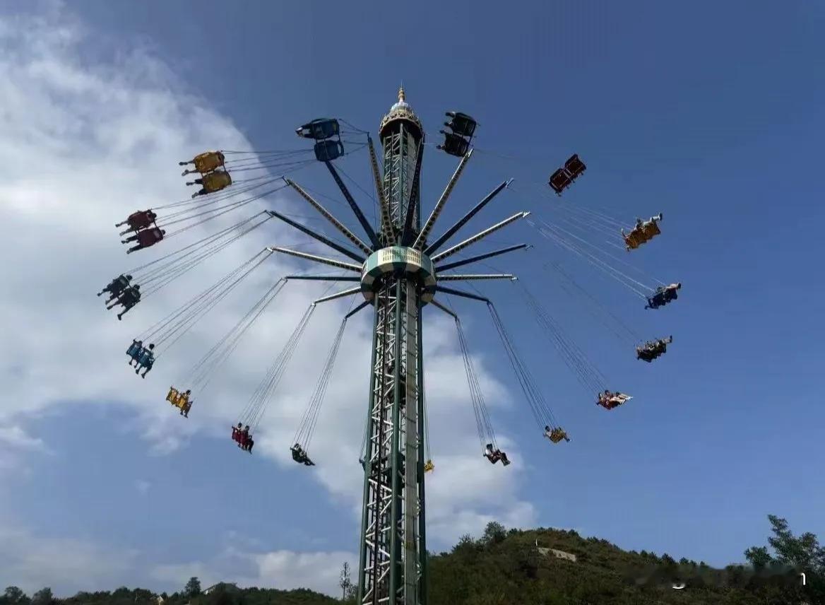 要带身份证和离岛票。买免税品前必须确认这两样东西，没票别想进店。额度是每年十万，