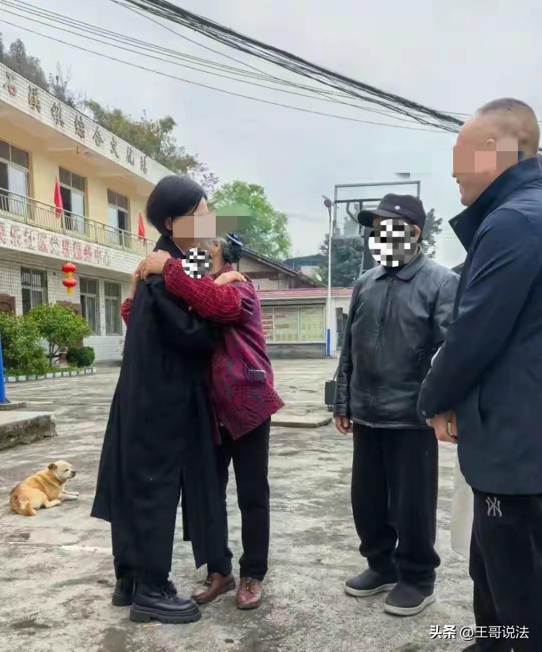 四川乐山，一女子丈夫工伤死亡，赔偿款157万元打到女子账上，女子拿着钱一分不给公