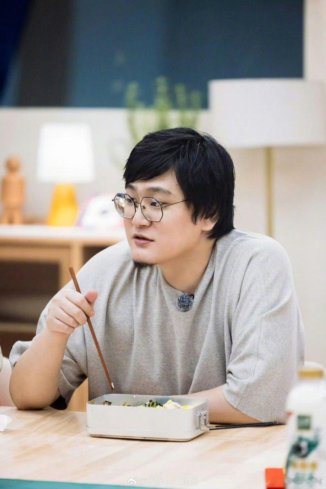 浙江春晚集齐了喜剧四巨头浙江卫视春晚 挺期待看到不同喜剧门派在同一个舞台上的“较