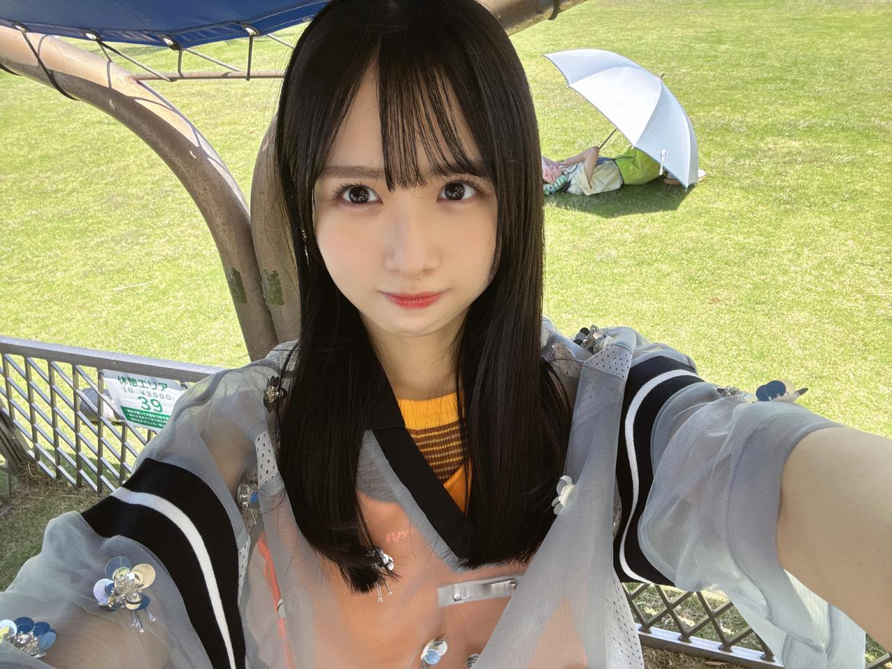 ひなの「今日のブログの写真は暑い夏に聴くのにぴったりな「海風とわがまま」のMVの