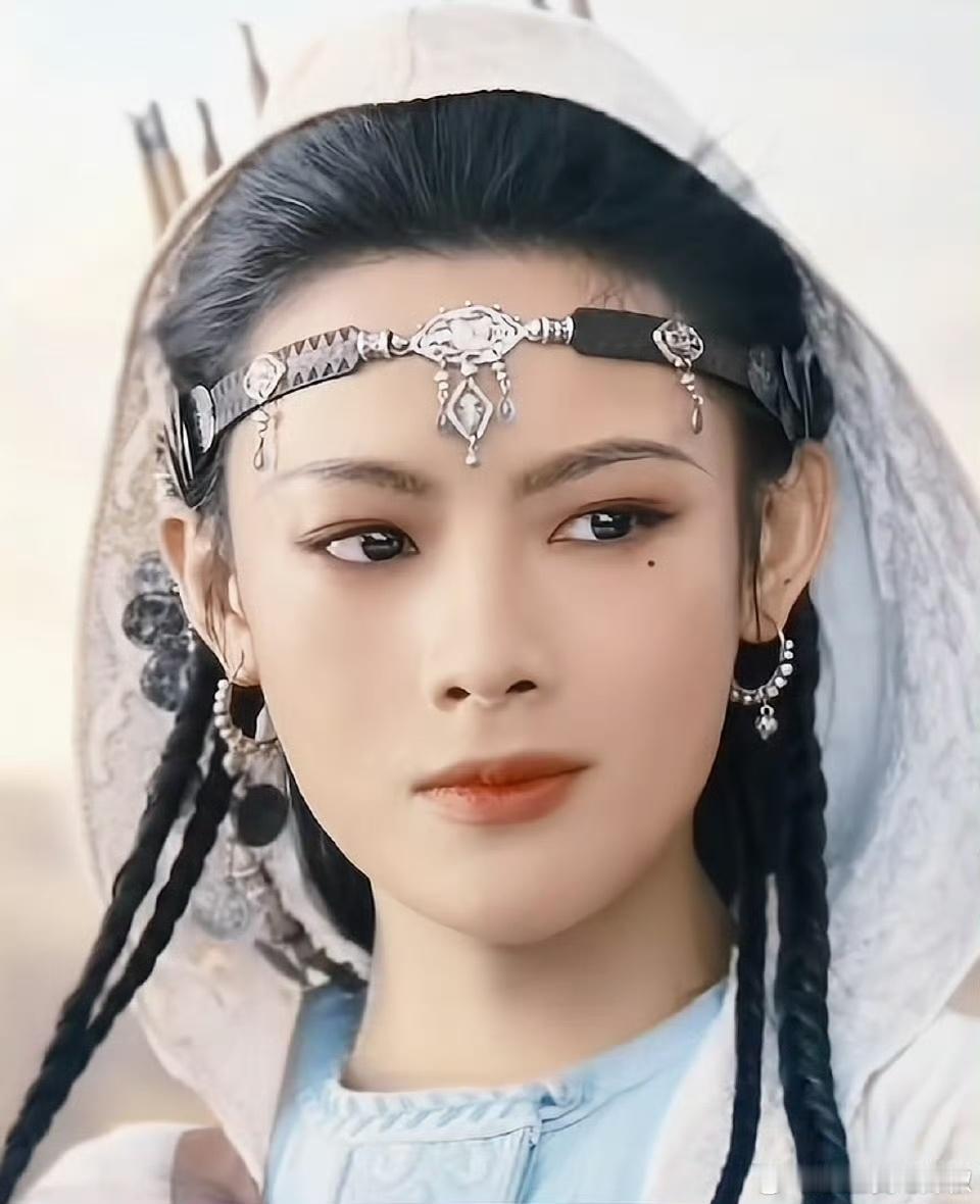 陈丽君是怎么面试上镖人的 试戏要演马上射箭，她用戏曲的板腰功来撑身形。导演说那一