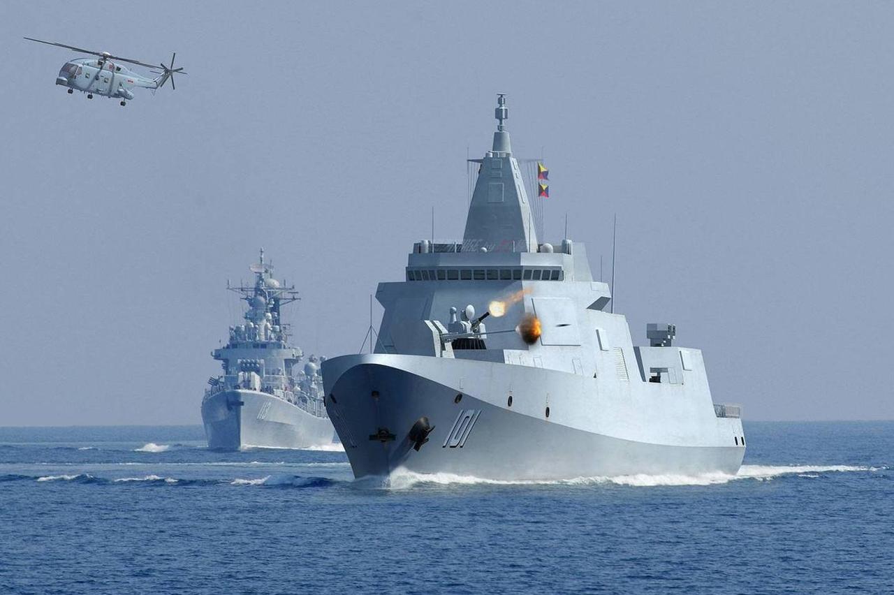 从南昌舰到安庆舰，10艘万吨大驱“齐聚”亮相，中国海军碾压性优势占据和平制高点
