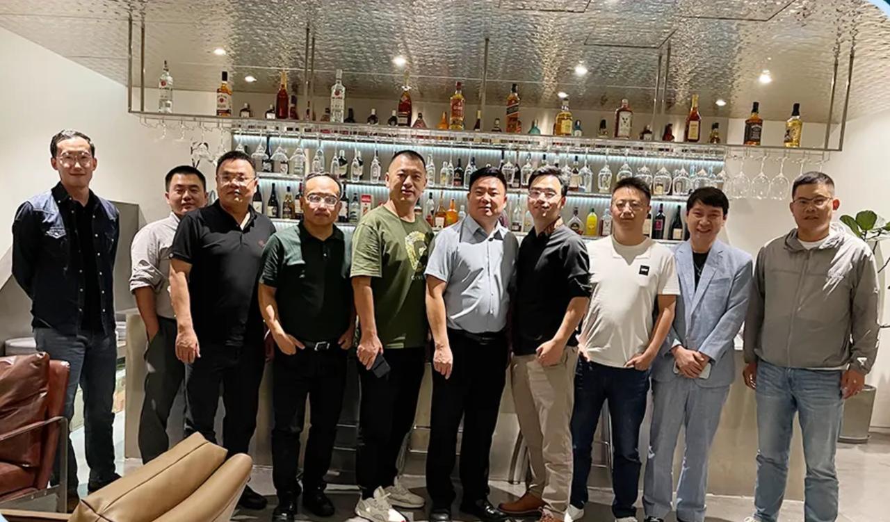十三.东哥饭局（105期，北京）餐饮出海北美：净利润20%，国内能做到吗？
美国