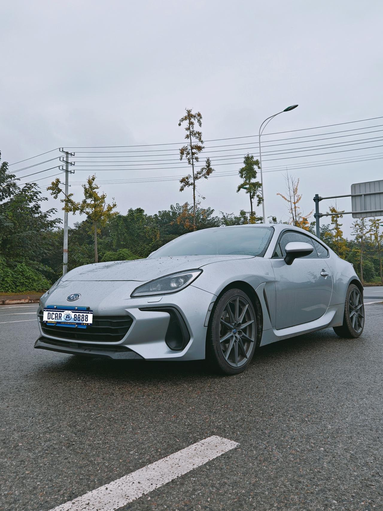 开着朋友的斯巴鲁BRZ 2023款手动挡已有半年，作为日常驾驶的伙伴，我对它的性