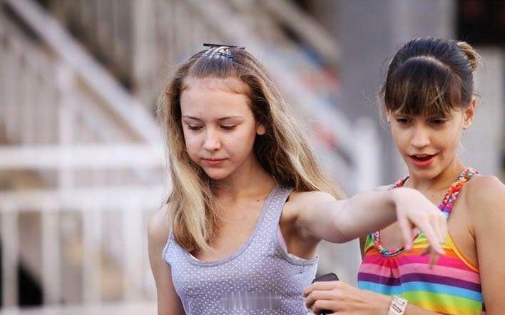俄罗斯女生砍价熟练得像老手老外在中国消费越来越像本地人了哇！俄罗斯小姐姐砍价技能