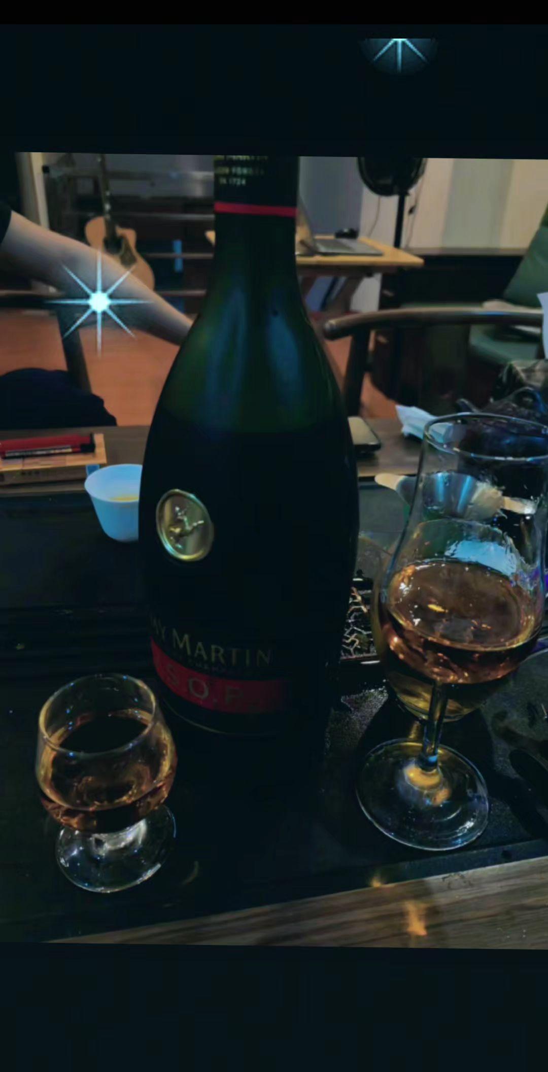 七情六欲就剩下食欲了。还想着戒酒，戒了我拿什么支撑…