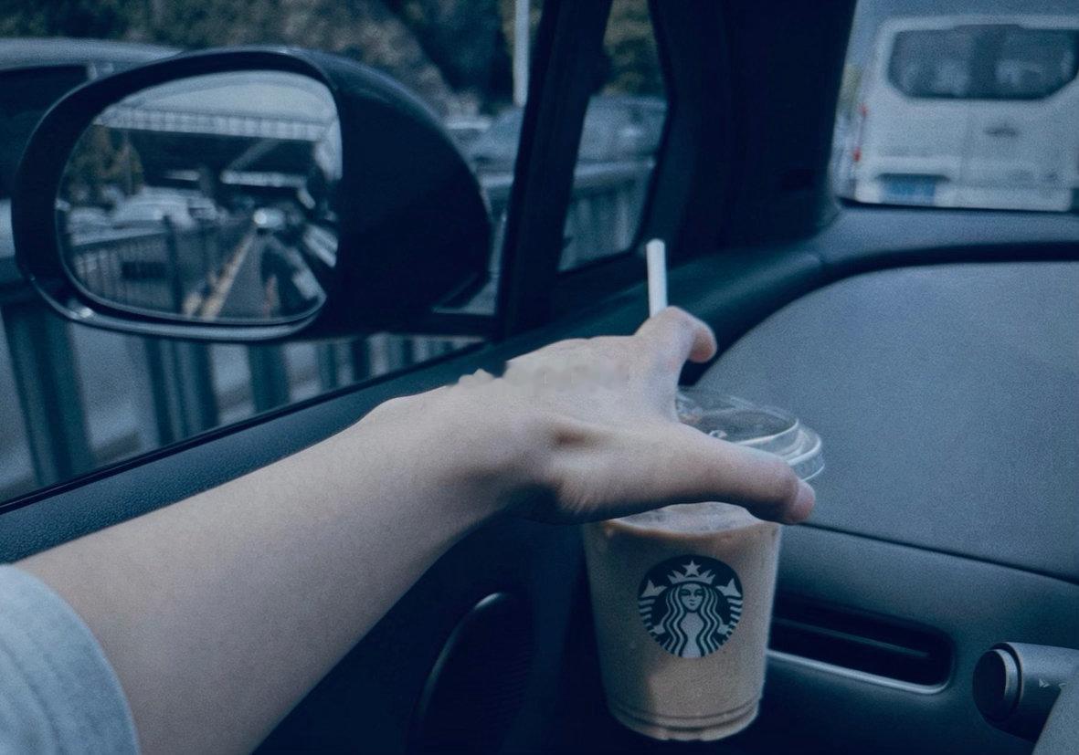 早安☕️五月最后一周！近期市场波动幅度加大，资金也出奇地活跃，周四放量长阴，砸得