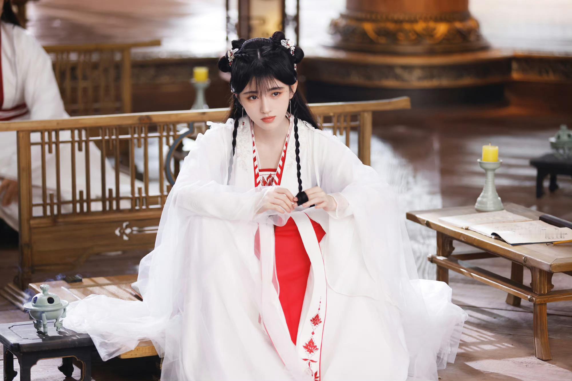 #丝芭传媒起诉鞠婧祎#[允悲]做个人吧，这吃相别这么难看了，小鞠已经够对的起你们