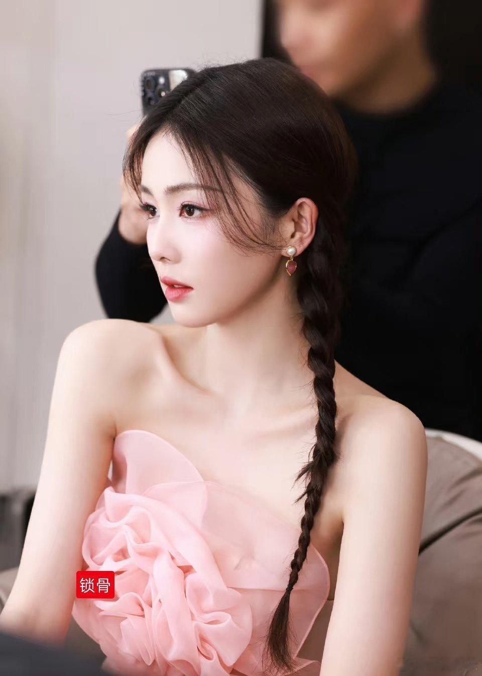 这是白鹿还是李一桐？ ​​​