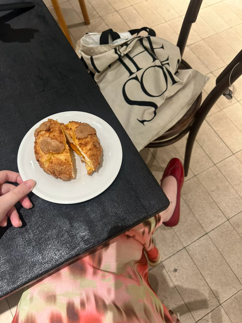 感觉自从sabi开始做大泡芙以后各种各样的店都开始了，报价动不动就是四十多五十多